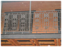 Секции металлического ограждения балкона для дачи