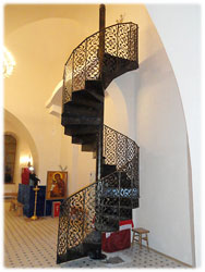 Винтовая металлическая лестница